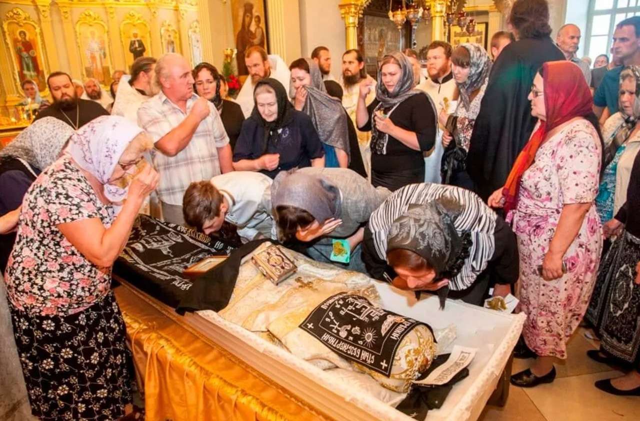 Как проходят похороны в москве. Отпевание ребенка в церкви.