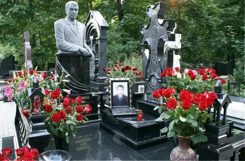 Могилы знаменитостей на Армянском кладбище Москвы